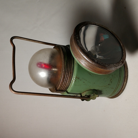 Vintage Crown Lantern Flash Light Hand Held With Handle - Picture 2 of 12